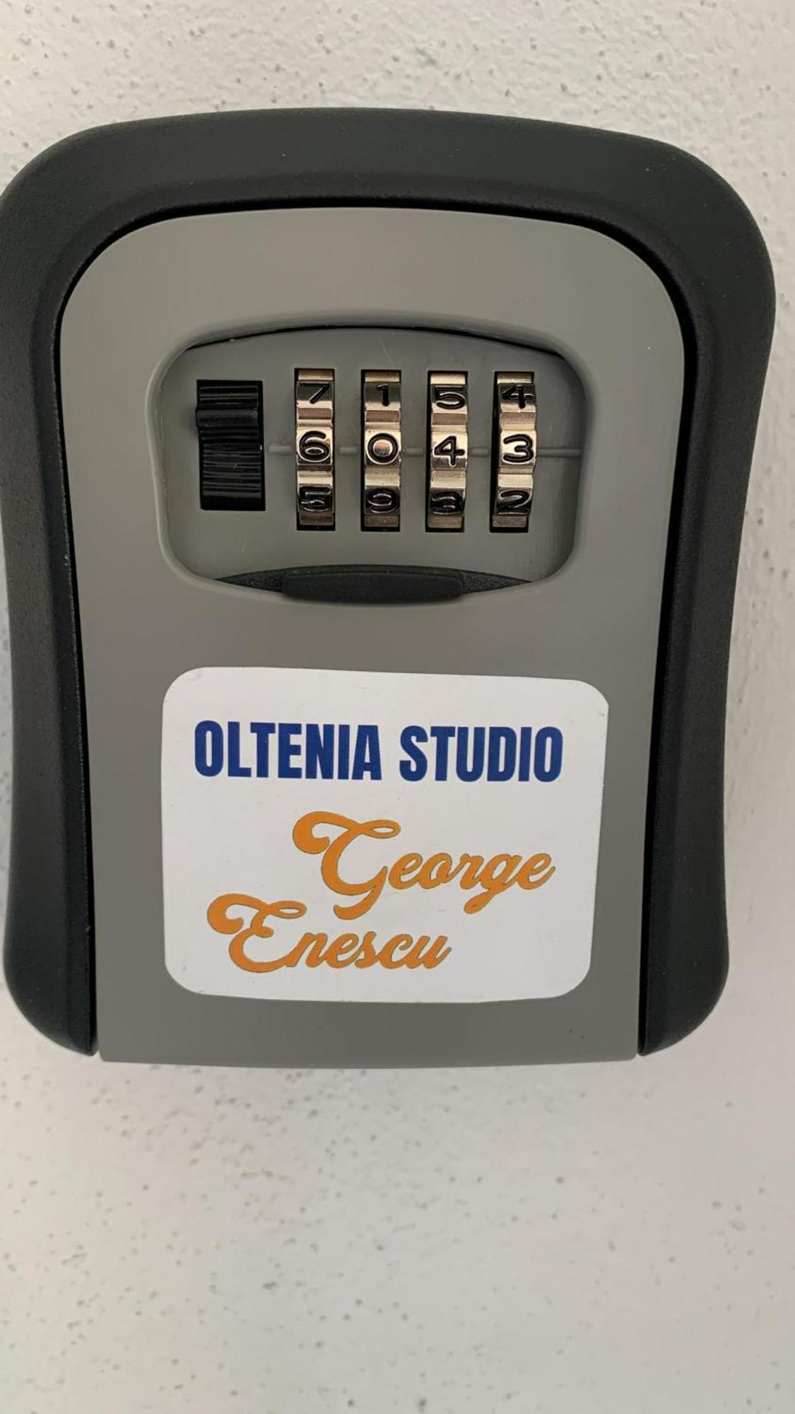 Oltenia Studio George Enescu ไกรโอวา ภายนอก รูปภาพ